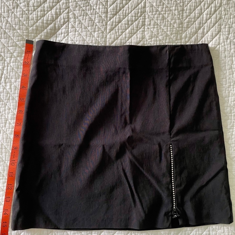 Elegant Black Zippered Women's Mini Skirt